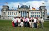 Die Mitreisenden aus dem Landkreis PAF vor dem Reichstagsgebäude